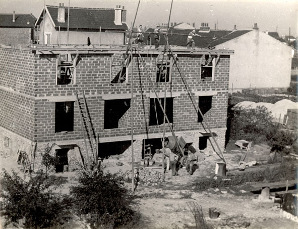 Catorzy budują dom w Noisy-le-Sec